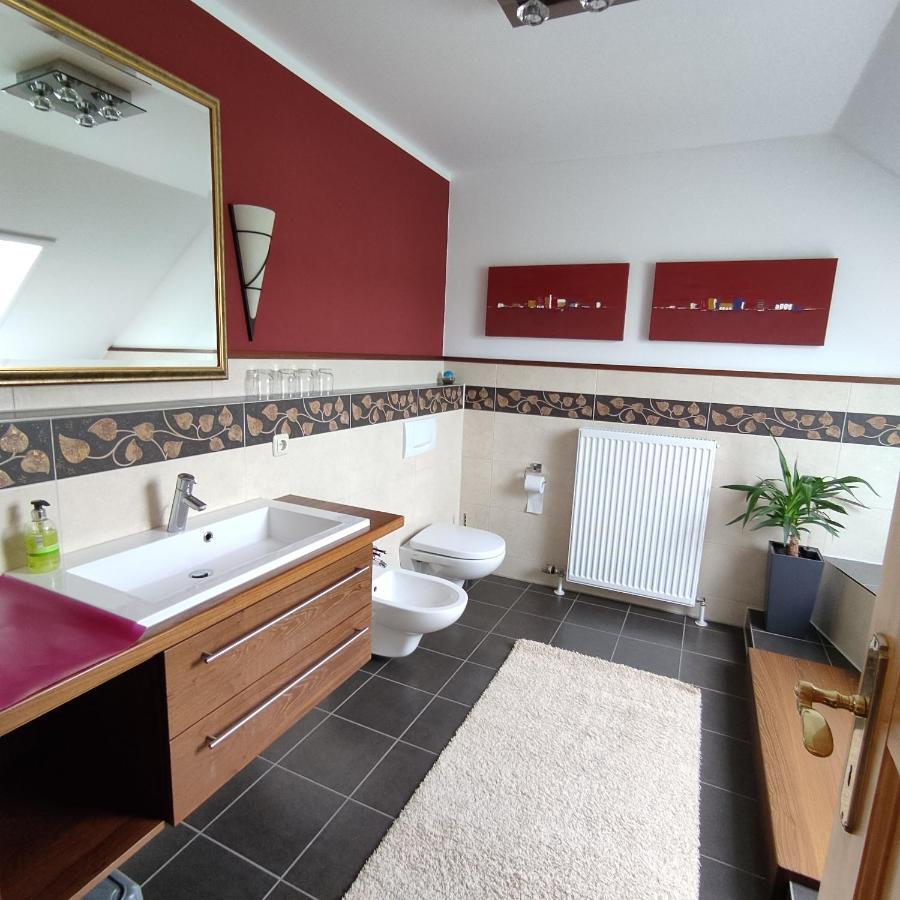 Ferienwohnung Adelhardt Eckersdorf Buitenkant foto
